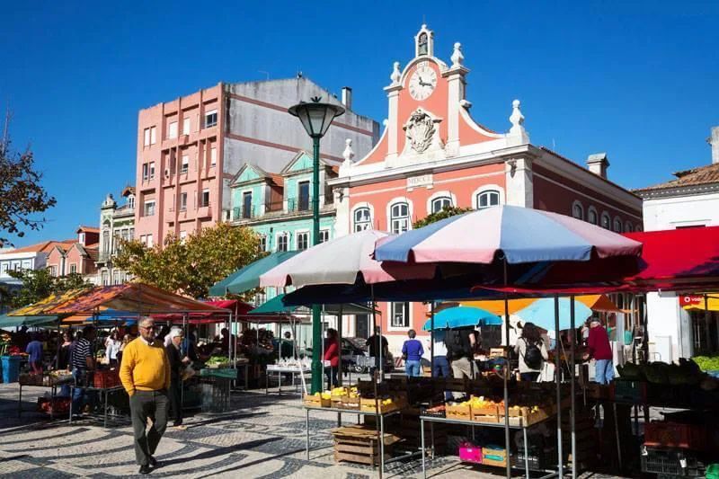 Praça da Fruta — the daily market beneath the old city hall