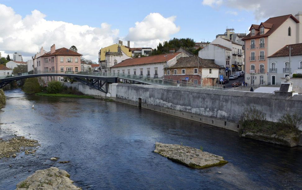 The River Lis winding through the old town